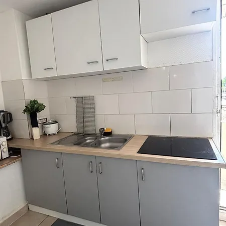 Chambre A 20 Minutes De Paris Notre Dame, Appartement Commun Bed & Breakfast